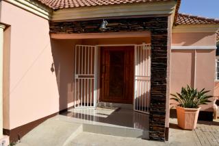Golden Door Villa - Gaborone - 1