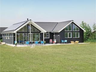 Gorgeous Home In Idestrup With Kitchen - Marielyst - 9