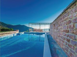3 Bedroom Beautiful Home In Tivat - Tivat - 3