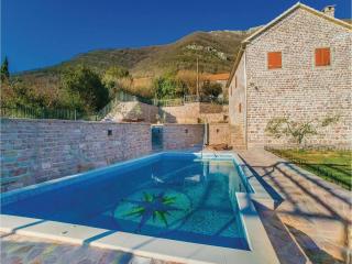 3 Bedroom Beautiful Home In Tivat - Tivat - 2