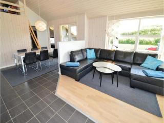 Three-Bedroom Holiday Home In Lokken - 6