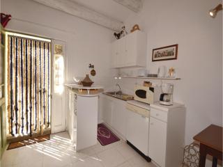 Amazing Home In Crillon Le Brave - Crillon-le-Brave - 2