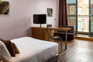 Roomzzz Leeds City - Leeds - 8