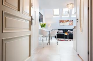 Elegant City Center Apartment - 9