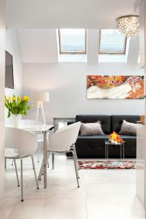 Elegant City Center Apartment - 8