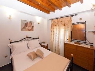 Akadia Syros - 5