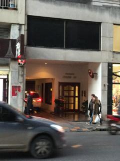 Departamento amoblado en pleno centro, con cochera - Bahía Blanca - 1