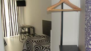 Hostal JQ Madrid 1 - 2