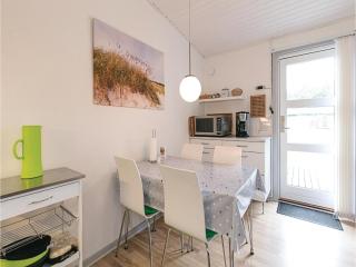 1 Bedroom Lovely Apartment In Nexø - 4