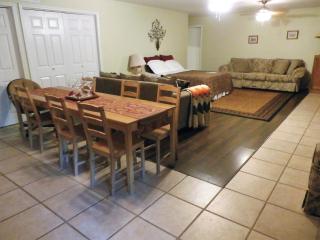 Charming Downstairs Unit - Oakhurst - 5