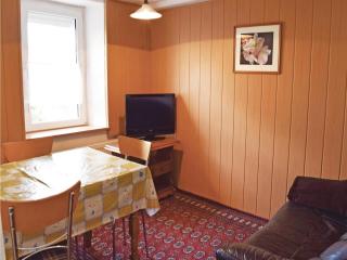 3 Bedroom Cozy Apartment In Trierweiler - 1
