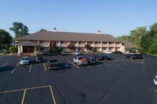Hampton Falls Inn - 9