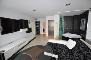 Black and White Suitte "Marques" - 1