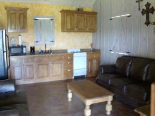 Breezy Hills Cottages - Moonlight Cottage - Fredericksburg - 3