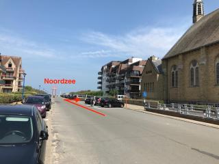 Recent vernieuwd appartement met zeezicht en een gratis parkeerplaats - 8