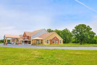 Super 8 by Wyndham Lake of the Ozarks - Eldon - 2