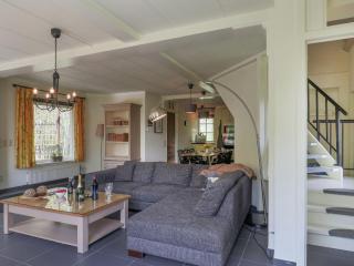 Detached villa with a large garden and terrace - Consy - 2