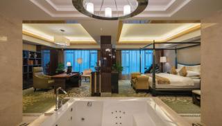 Happiness Hotel - 5