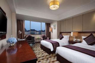 Jin Jiang West Capital International Hotel the Bell and Drum Tower Muslim quarter & Metro Line 6 & indoor swimming pool & self-service free laundry room - Xi'an - 1