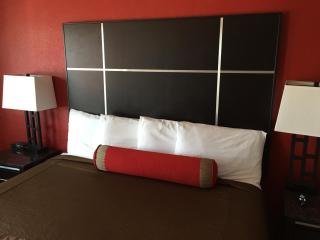 Harbor Inn & Suites Oceanside - 1