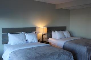 Brio Beach Inn - Traverse City - 6