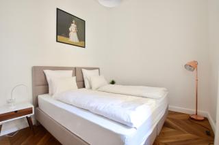 Luxury Apartment by Hi5 - Bazilika Suite - Budapest - 3