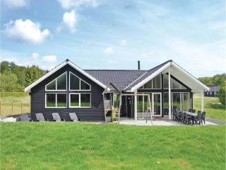 6 Bedroom Beautiful Home In Tranekær - Hou - 1