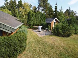 Two-Bedroom Holiday Home In Hojby - Højby - 1