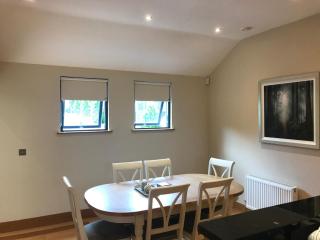 Holiday Home On Farnham Estate - 9