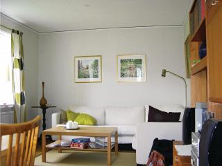 3 Bedroom Lovely Home In Orrefors - Orrefors - 8