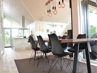 Three-Bedroom Holiday Home In Dronningmolle - 2