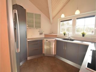 Six-Bedroom Holiday Home In Blavand - Blåvand - 6