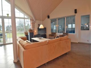 Six-Bedroom Holiday Home In Blavand - Blåvand - 4