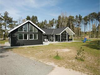 Holiday Home Nexø With Fireplace 04 - Snogebæk - 4