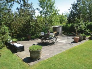 Two-Bedroom Holiday Home In Tarm - Tarm - 4