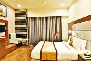Sawera Grand Luxury Stay Near Golden Temple - 1