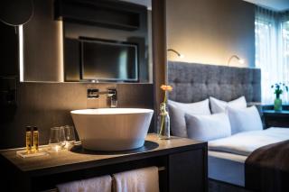 SAKS Urban Design Hotel Frankfurt - 2