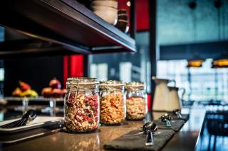 SAKS Urban Design Hotel Frankfurt - 4