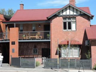 McKenzie House - 9