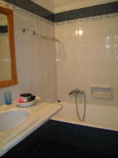 Roussos Beach Hotel - 7
