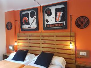 Barri Antic Hostel & Pub - Andorra la Vella - 0