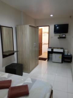 Living Room Guesthouse & Cafe Bar - Karon Beach - 0
