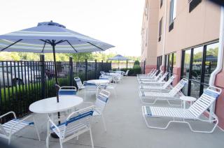 Best Western Plus Castlerock Inn & Suites - Bentonville - 7