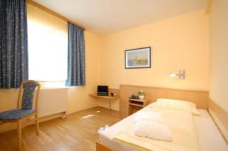 Hotel & Restaurant Hugenottengarten - Friedrichsdorf - 9