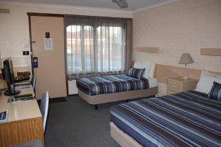 Raglan Motor Inn - 1
