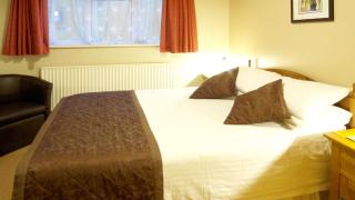 Park Lodge - Farnborough - 7