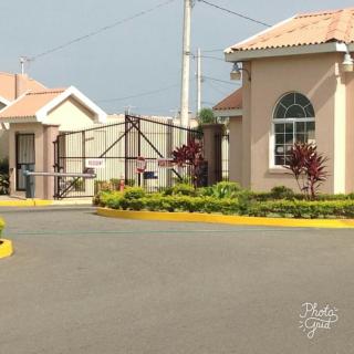 Caymanas Estate beautiful 2 bedroom - Ellis Caymanas - 1