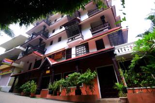 Kovalam Beach Hotel - Kovalam - 9