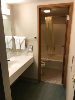 Econo Lodge Inn & Suites - Oconto - 6