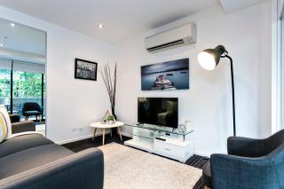 Complete Host Halo Apartments - 5